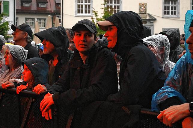 Bild 6: 3000 Fans feiern Nena in Meersburg