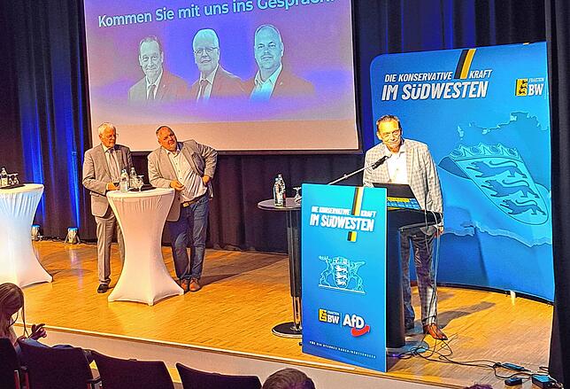 Die AfD-Landtagsabgeordneten (von links) Emil Sänze, Sandro Scheer und Bernhard Eisenhut im Milchwerk.