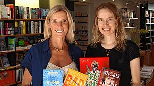 Inhaberin Anja Bauch und Ann-Kathrin Bielang von der Buchhandlung Bücherstübli in Waldshut präsentieren ihre vier Buchempfehlungen für ...