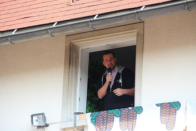 Bürgermeister Tobias Gantert begrüßte ebenfalls das Publikum beim Hagehole.