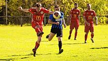 Magerkost: Matthias Wenk (links, gegen Lukas Keßler) und der FC Wallbach sicherten sich im Derby bei der SG FC Wehr/Brennet einen ...