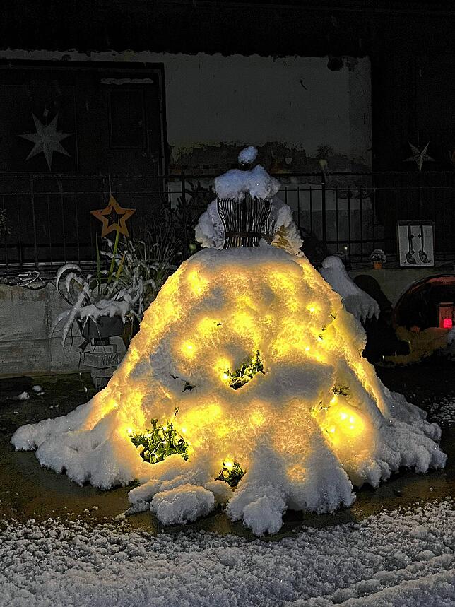 Dieses Jahr gibt es in Kuchelbach bei Nicole und Martin Eckert einen Weihnachtsengel an Stelle des Baumes.