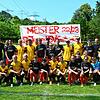 Diese Nachwuchsspieler des Sportvereins Gurtweil präsentieren sich beim SVG-Pfingstsportfest den vielen Festbesuchern mit einem ...