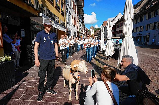 Bild 1: Tolle Stimmung, cooler Bock: Bilder von der Bocktaufe