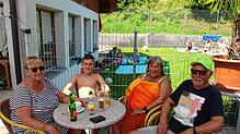 Stammgäste genießen jeden Sommer im Freibad Hohentengen.