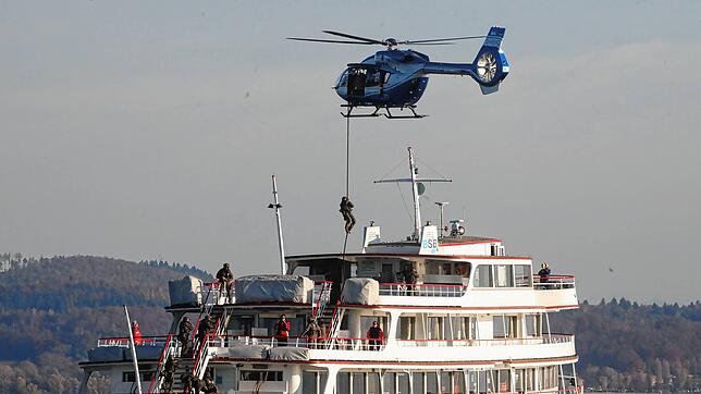 Komplexe Einsatzlagen auf dem Wasser erfordern das Zusammenwirken verschiedener polizeilicher Einheiten. Kräfte des Polizeipräsidiums ...