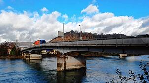 Die Rheinbrücke zwischen Waldshut und Koblenz wurde 1932 eingeweiht und muss in naher Zukunft ersetzt werden.