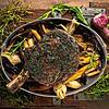 Kotelett vom Ochs mit Schwarzwälder Gremolata und Wurzelgemüse, gekocht nach dem Rezept von Jan Pettke.