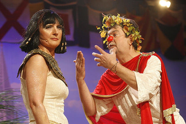 2006: Claudia Zähringer und Norbert Heizmann als Cleopatra und Cäsar.
