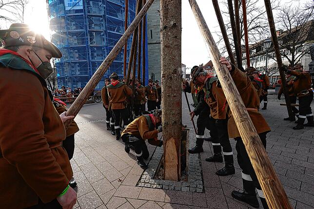 Bild 20: Bilder vom Narrenbaumstellen der Narrizella Ratoldi auf dem Marktplatz