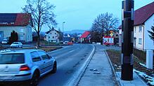 Ein neuer Blitzer steht an der Bundesstraße 313 am Ortseingang des Sauldorfer Ortsteils Krumbach.