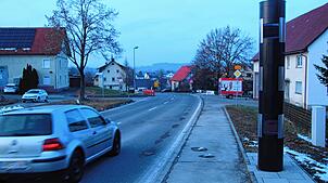 Ein neuer Blitzer steht an der Bundesstraße 313 am Ortseingang des Sauldorfer Ortsteils Krumbach.