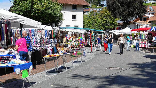 Rund 30 Händler warteten beim Jakobi-Markt in Bonndorf mit einem breiten Angebot auf.