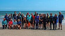 20 Mitglieder des Schwarzwaldvereins testen die Wassersportart Longe-Côte mit Hilfe und Anleitung von französischen Freunden. Fotos: ...