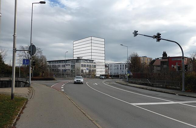 So könnte das Hochhaus am westlichen Ende der Friedrichstraße dereinst aussehen. Hier von der Zeppelinstraße aus gesehen.