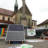 Zwei Solarpanels versorgen das Protestcamp mit Strom.