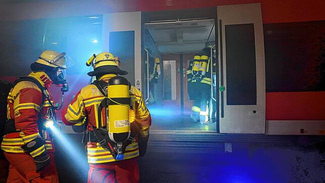 Bild 9: Schwarzwaldbahn: 250 Einsatzkräfte proben Ernstfall im Sommerauer Tunnel