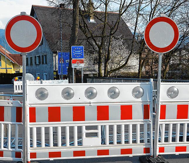 Die Grenze nach Österreich steht deutsch-österreichischen Paaren offen. Umgekehrt gilt das nicht.