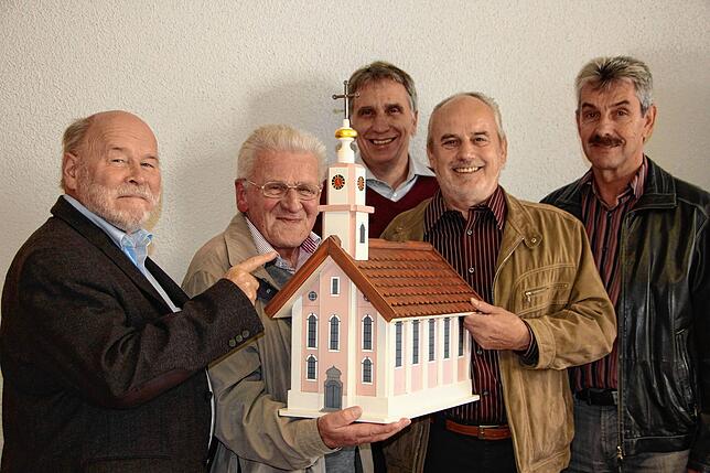 Die Generalsanierung der Hilzinger Barockkirche war Julius Schmitt (Zweiter von rechts) ein Herzensanliegen. Einen besonderen ...
