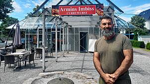 Der Imbiss am Alten Festhallenplatz öffnet wieder. Betrieben wird er von Talip Caliskan.