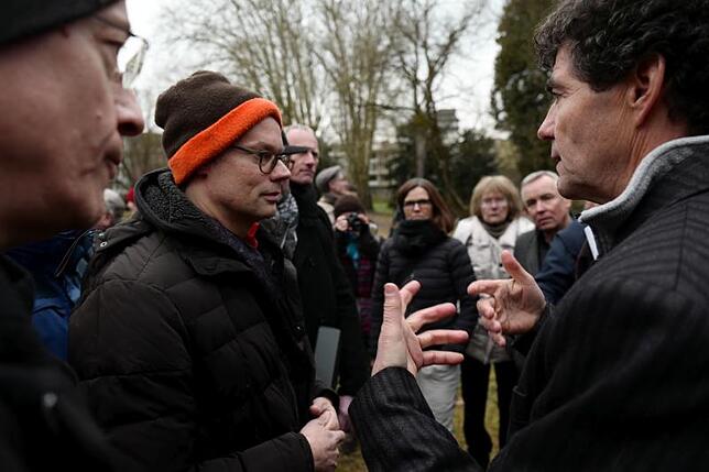 Die Kontrahenten: Patrick Pfeiffer (links, mit orangefarbener Mütze) engagiert sich beim Verein Bürgerpark Büdingen und wirft Investor ...