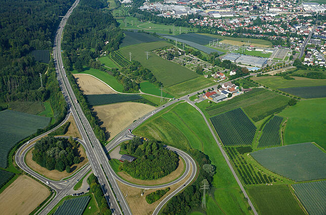 Der Blick auf die heutige A98 und die Auf/Abfahrt Stockach-Ost.