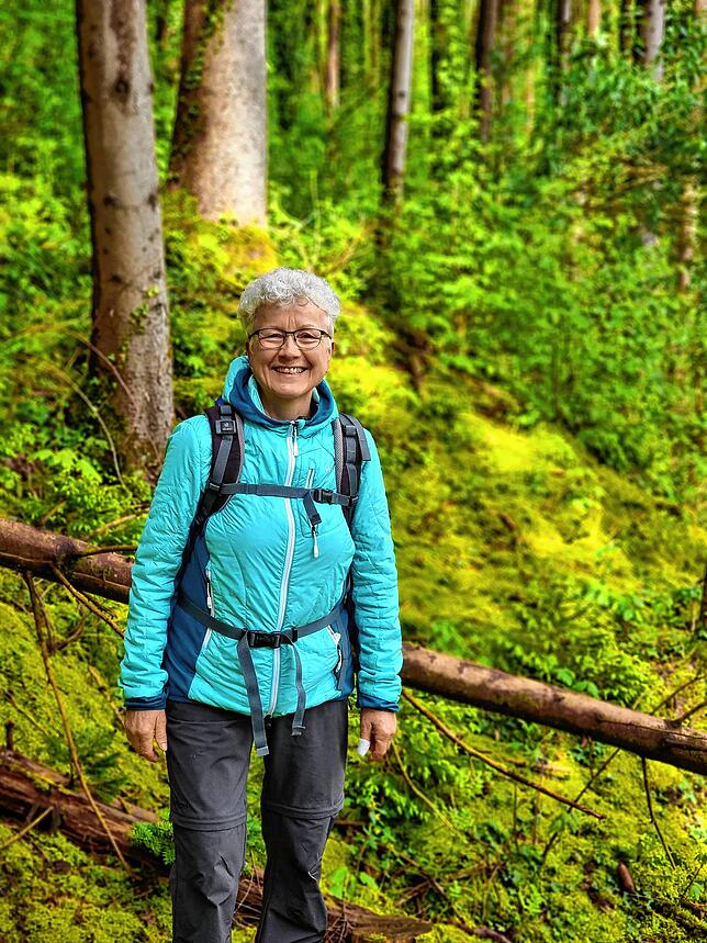 Anita Lambrecht wandert leidenschaftlich und freut sich, anderen die Natur näher zu bringen. Foto: ZvG