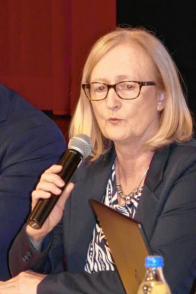 Tatjana Ritter: „Wir wollen so schnell wir möglich von der Chlorung wegkommen. Wir müssen aber auch die Sicherheit der Bevölkerung im ...