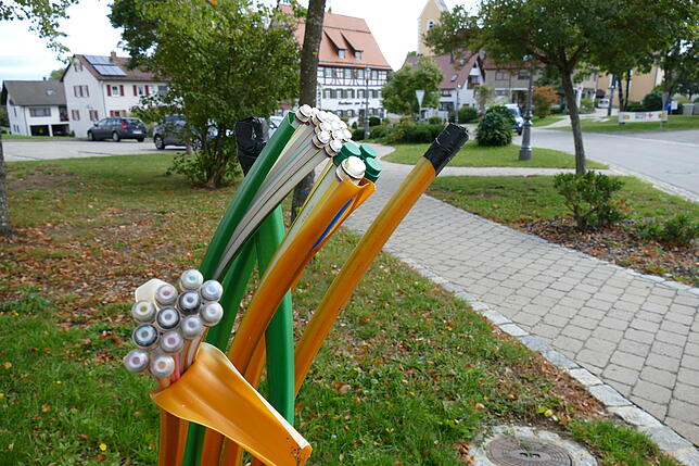 Der Aufbau einer flächendeckenden Breitbandversorgung soll nach dem Willen von Verwaltung und Gemeinderat in den kommenden Jahren Zug um ...