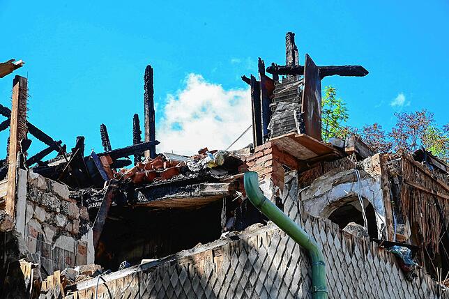 Nur noch eine Ruine ist von dem Gebäude übrig.