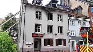 Zerstörte Fassaden in der Gerberstraße: Kann da noch was einstürzen? Nun hat ein Fachmann sich die Lage genau angeschaut.