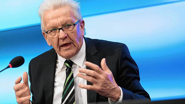 Baden-Württembergs Ministerpräsident Winfried Kretschmann (Bündnis 90/Die Grünen) hat am Donnerstag, 11. Februar, über mögliche ...