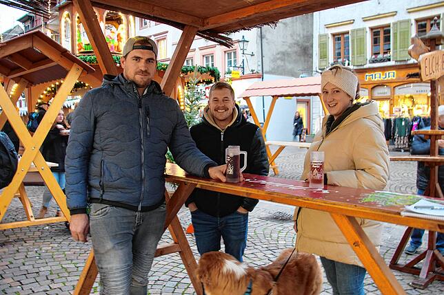 Bild 8: So schön! Besucher genießen den Waldshuter Weihnachtsmarkt