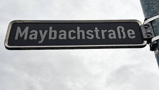In einer Wohngemeinschaft in der Maybachstraße kommt es am 4. April 2024 zum Vorfall. Ein 62-jähriger Bewohner soll laut Anklage mit ...