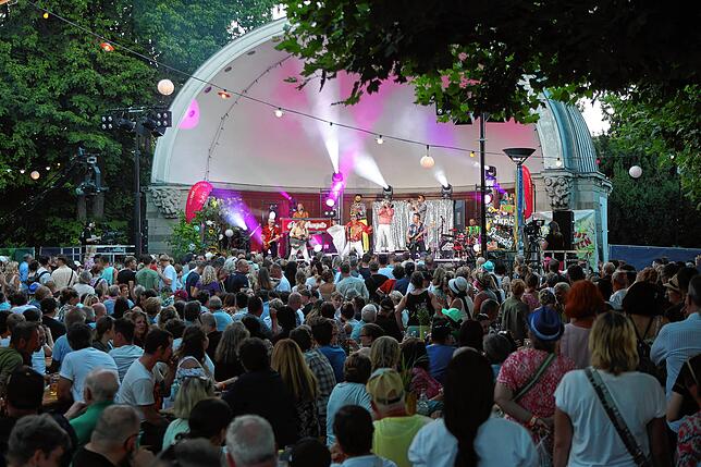 Bild 23: Seenachtfest 2024: Im Stadtgarten spielt nicht nur die Musik, sondern spielen auch die Kinder
