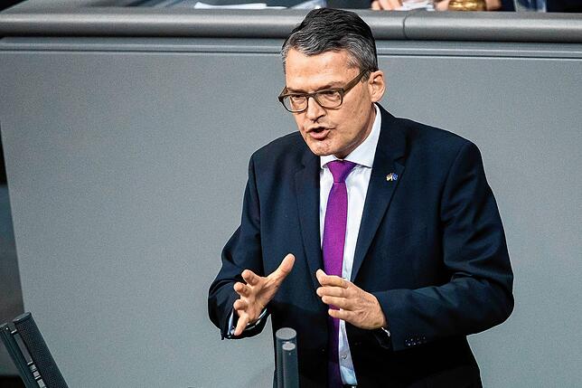 Roderich Kiesewetter (CDU) versucht, Macrons Worte einzuordnen.