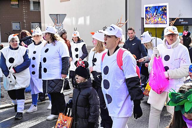Bild 24: St. Georgen feiert Fasnacht: Kinderumzug mit Elfen, Piraten & Schneemännern – die besten Fotos!