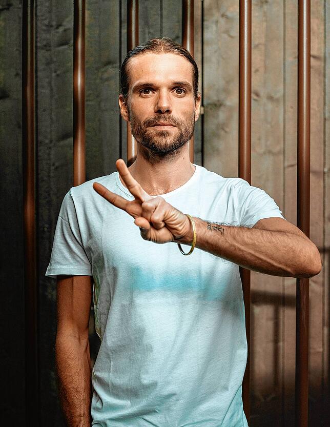 Yogalehrer Tobias Fritzsche muss sein Yogazentrum Schwarzwaldseele schließen. Grund: Corona. Bild: Fritzsche
