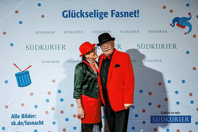 Bild 16: Die Narren im Konzil an der SÜDKURIER-VIP-Wand (Teil 2)