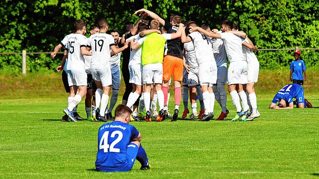 Bild : FC 08 Villingen II bleibt nach Sieg beim FC 03 Radolfzell in der Verbandsliga. Mit Videos!