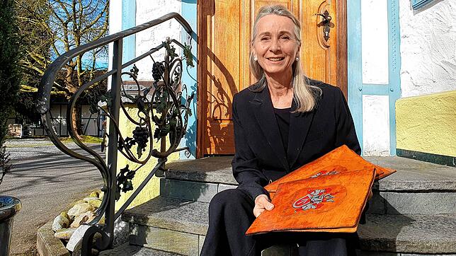 Annette Reck vor dem Restaurant Reck in Salem-Mimmenhausen. Gemeinsam mit ihren beiden Schwestern Alexandra Reck (Küchenchefin) und ...