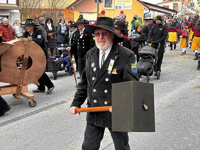 Bild 4: 50. Gründungstag der Mimmenhausener Bierkärhexen: Unsere Bildergalerie vom Umzug in Mimmenhausen