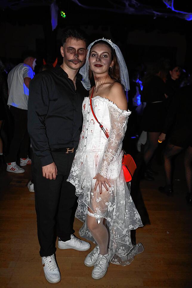 Bild 14: Schaurig-schöne Partystimmung mit Kürbis und Zombies