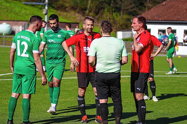 Bild 13: FC 08 Bad Säckingen besiegt den SV Rheintal mit 5:3 – und wir haben Fotos!