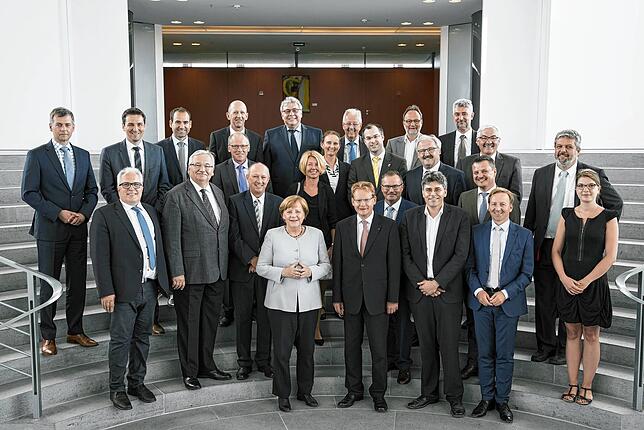 2017: Bundeskanzlerin Angela Merkel empfängt eine Besuchergruppe von Bürgermeistern aus dem Wahlkreis des damaligen ...