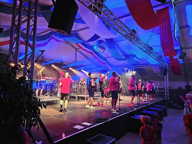 Bild 13: Chilbi 2024: Gute Laune beim Brassabend mit Brasstastisch und Brasslufthamma