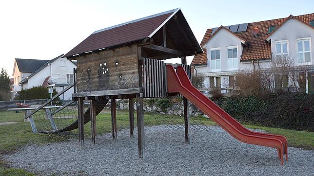 Der Kletterturm auf dem Spielplatz Akazienstraße wird ersetzt. Bild: Horatio Gollin