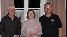 Lothar Maier, Simone Kaiser sowie Roland Senn (von links) sind bei besonders vielen Proben des Musikvereins Aispel-Rohr anwesend. Foto: ...