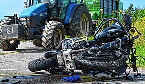 Auf der Kreisstraße zwischen Überlingen-Bonndorf und Winterspüren kollidierte ein Motorrad mit einem Traktor.