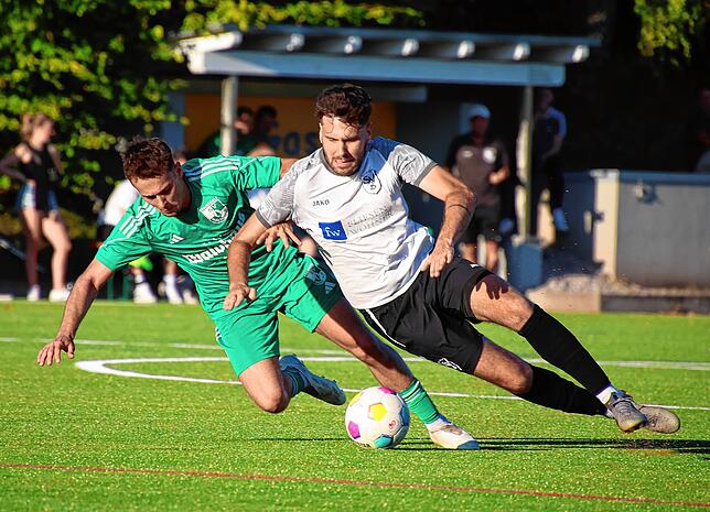 Bild 1: SV Buch gewinnt Derby gegen SV Waldhaus mit 4:1 – und wir haben Fotos!